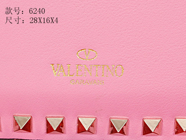 2014 Valentino Garavani Rockstud clutch V6240 pink